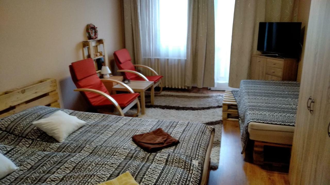 Gesztenyes Apartman Μίσκολτς Εξωτερικό φωτογραφία